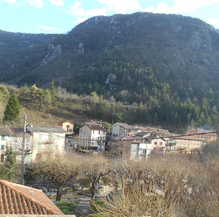 Studio Meuble Au Pied Du Mercantour Fontan Bagian luar foto